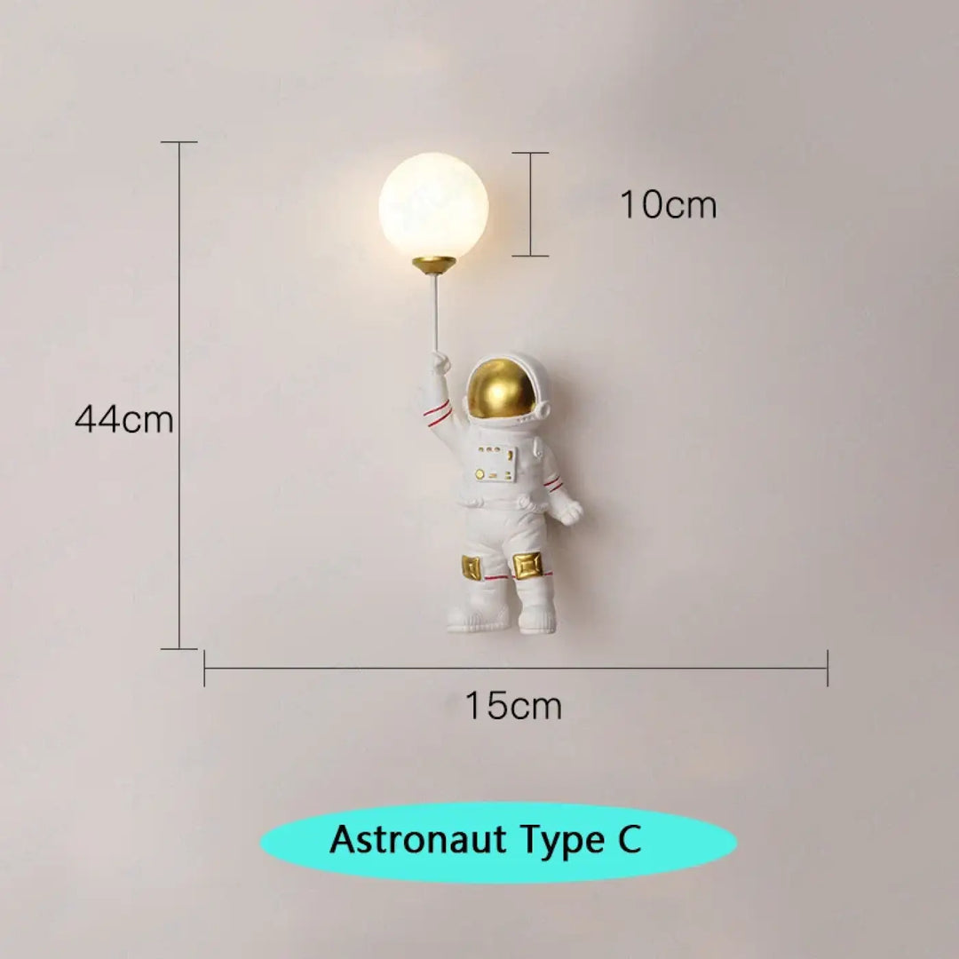 Applique astronaute design original avec lampe sphère