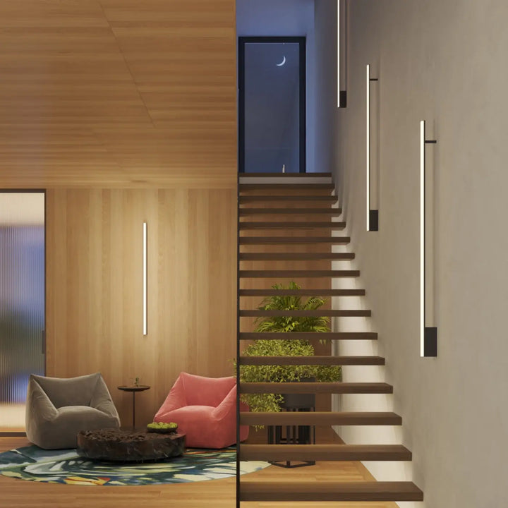 Applique murale lagom 120 noir avec design minimaliste, excellente finition et éclairage intégré sur escalier en bois contemporain