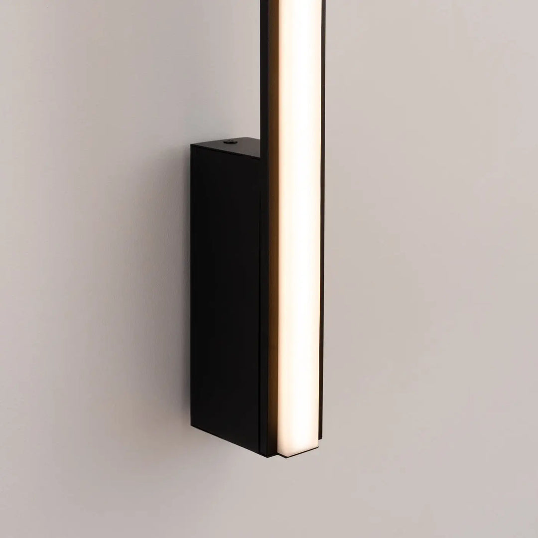 Applique murale lagom 120 noir avec led verticale design minimaliste et excellente finition de la collection lagom allie