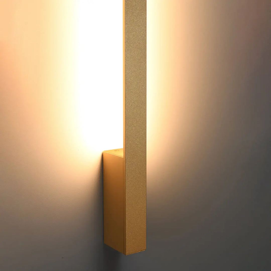 Applique murale lahti m 3000k doré avec boîtier étroit et module led intégré à surface texturée moderne