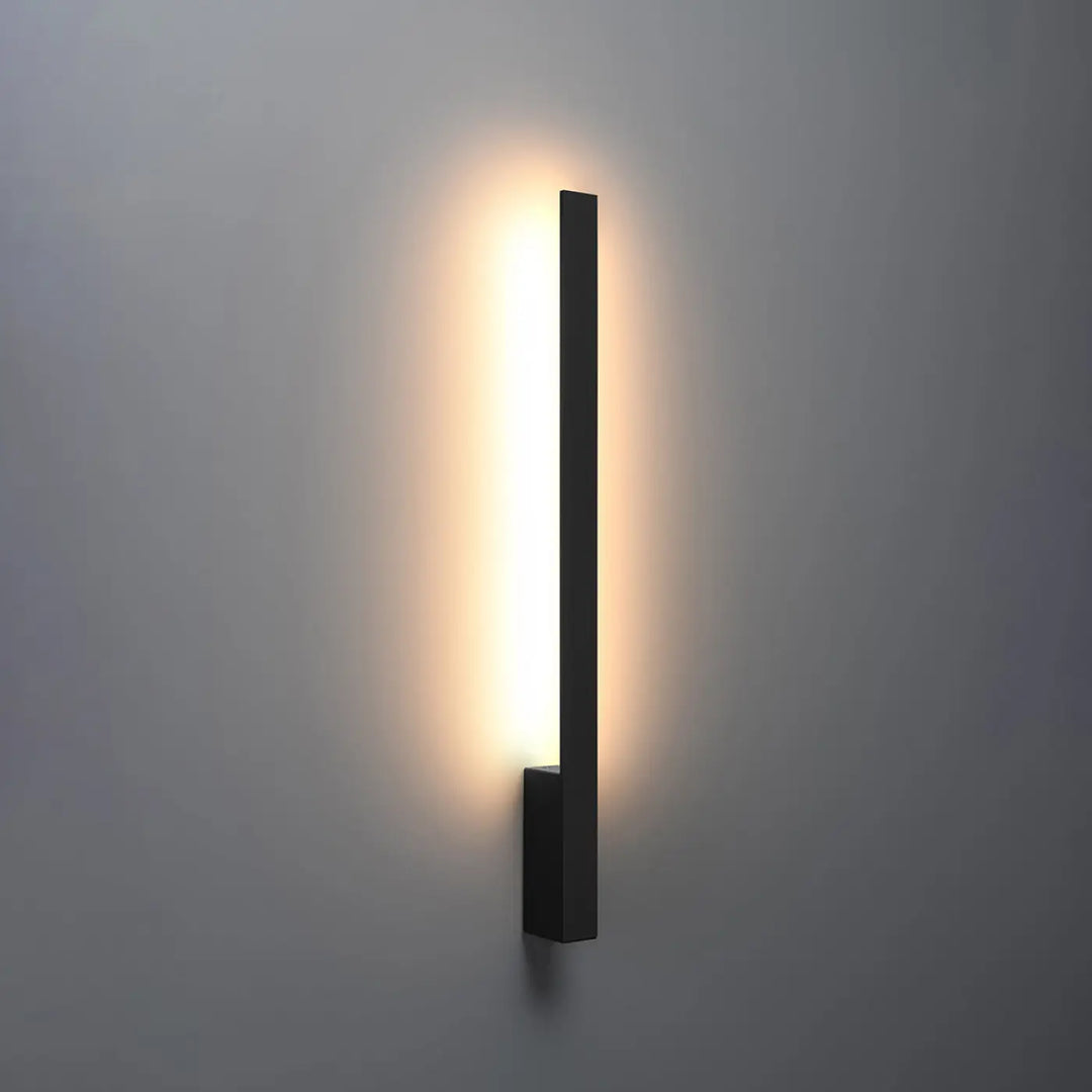 Applique murale lahti m 3000k noir avec boîtier étroit et module led émettant une lumière ambiante chaleureuse