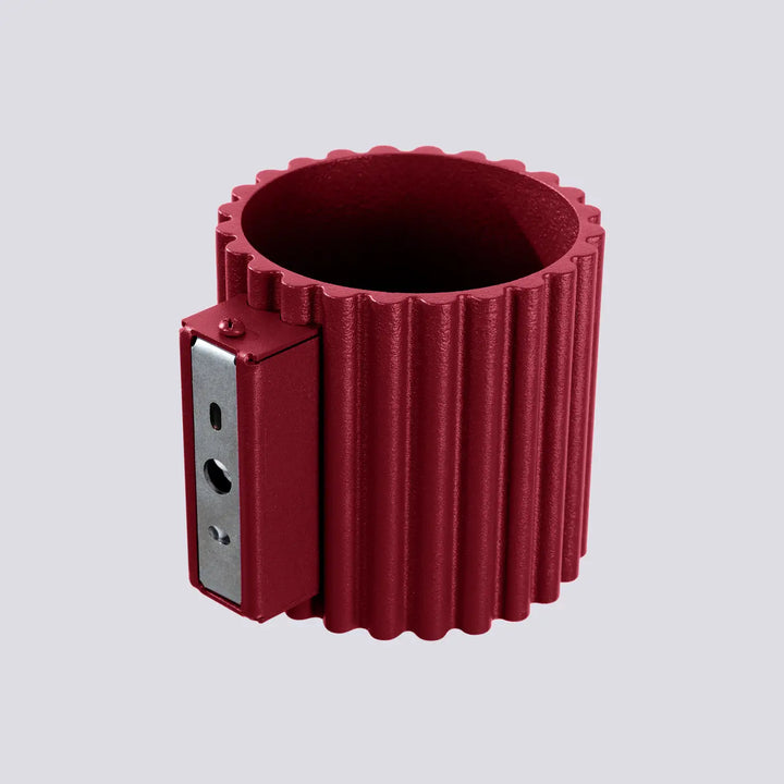 Applique murale aura bordeaux avec dissipateur thermique métallique rouge et forme unique inspirée