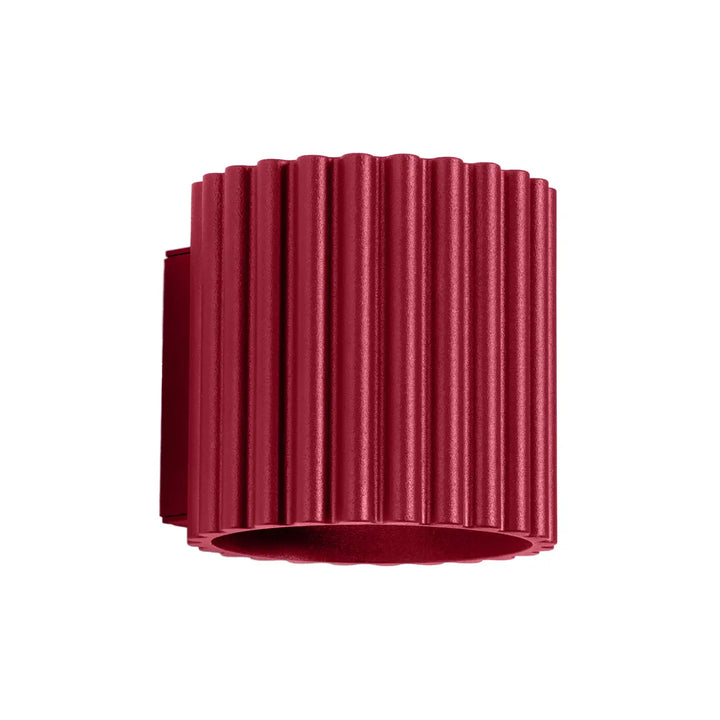 Applique murale aura bordeaux en métal rouge profond avec forme unique inspirée et design cylindrique cannelé
