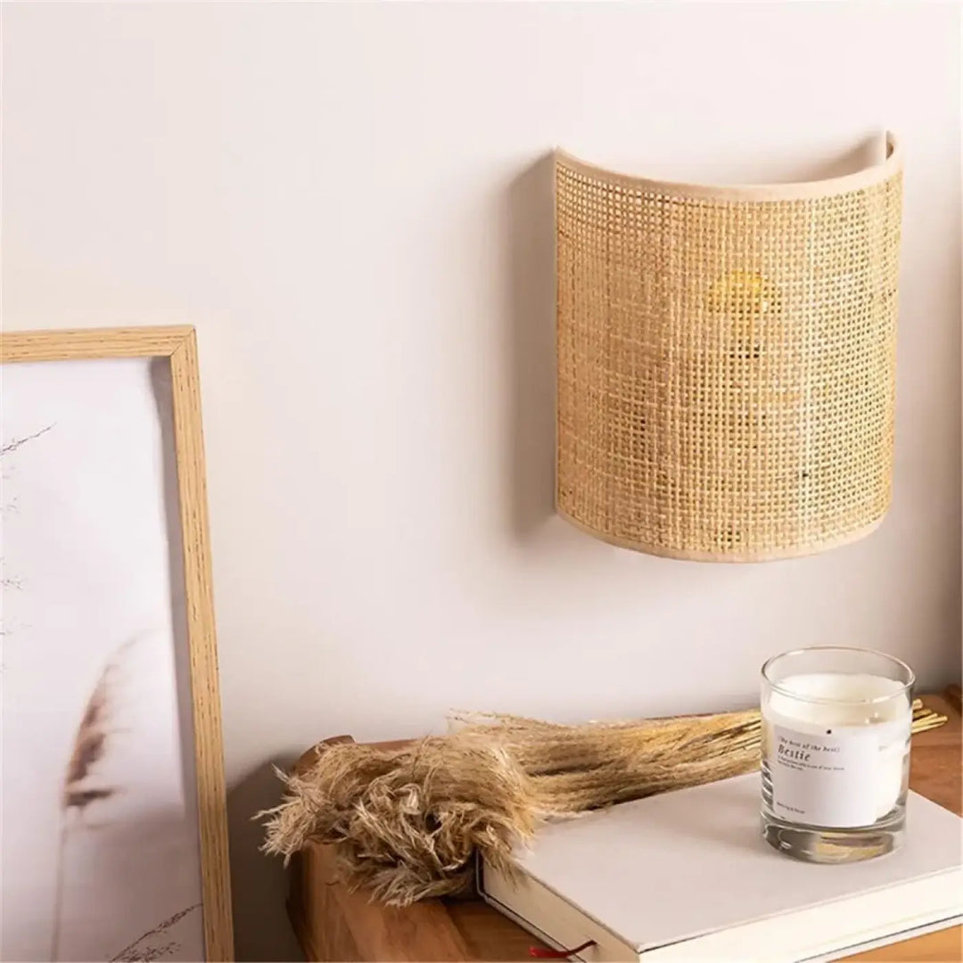 Applique murale en bambou courbé pour lumière zen et épurée