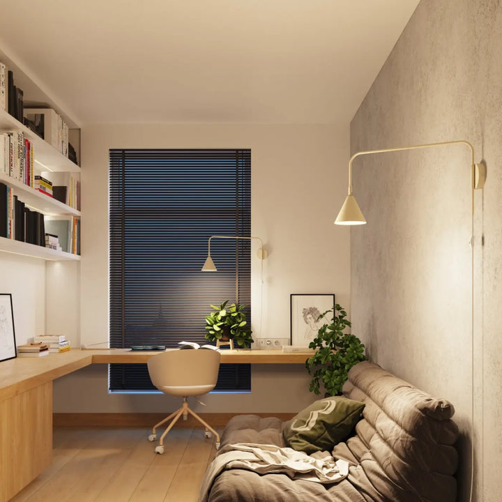 Beige fauteuil de bureau en tissu avec design minimaliste et quatre roues pour un usage moderne avec applique murale moderne