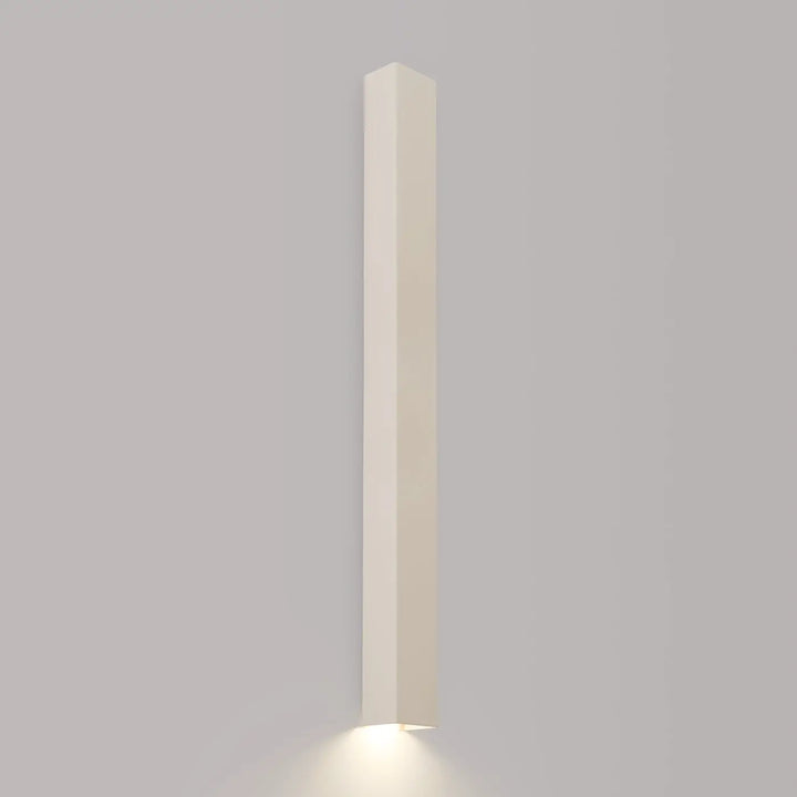 Applique murale freya 90 beige design minimaliste avec lumière douce vers le bas dans la collection cinq coloris