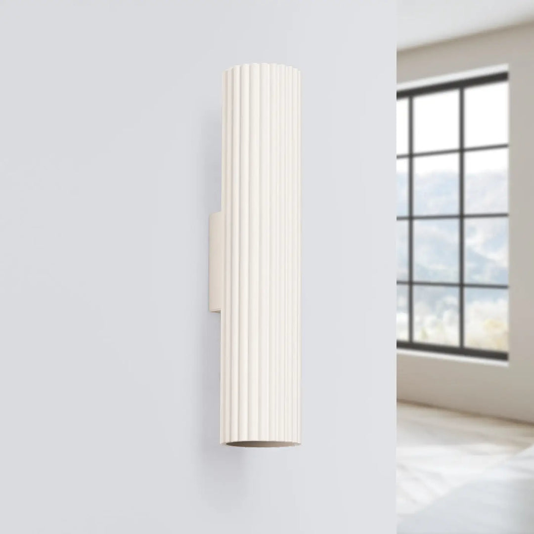 Applique murale karbon 30 beige en design minimaliste avec ampoules gu10 interchangeables et finition verticale off-white