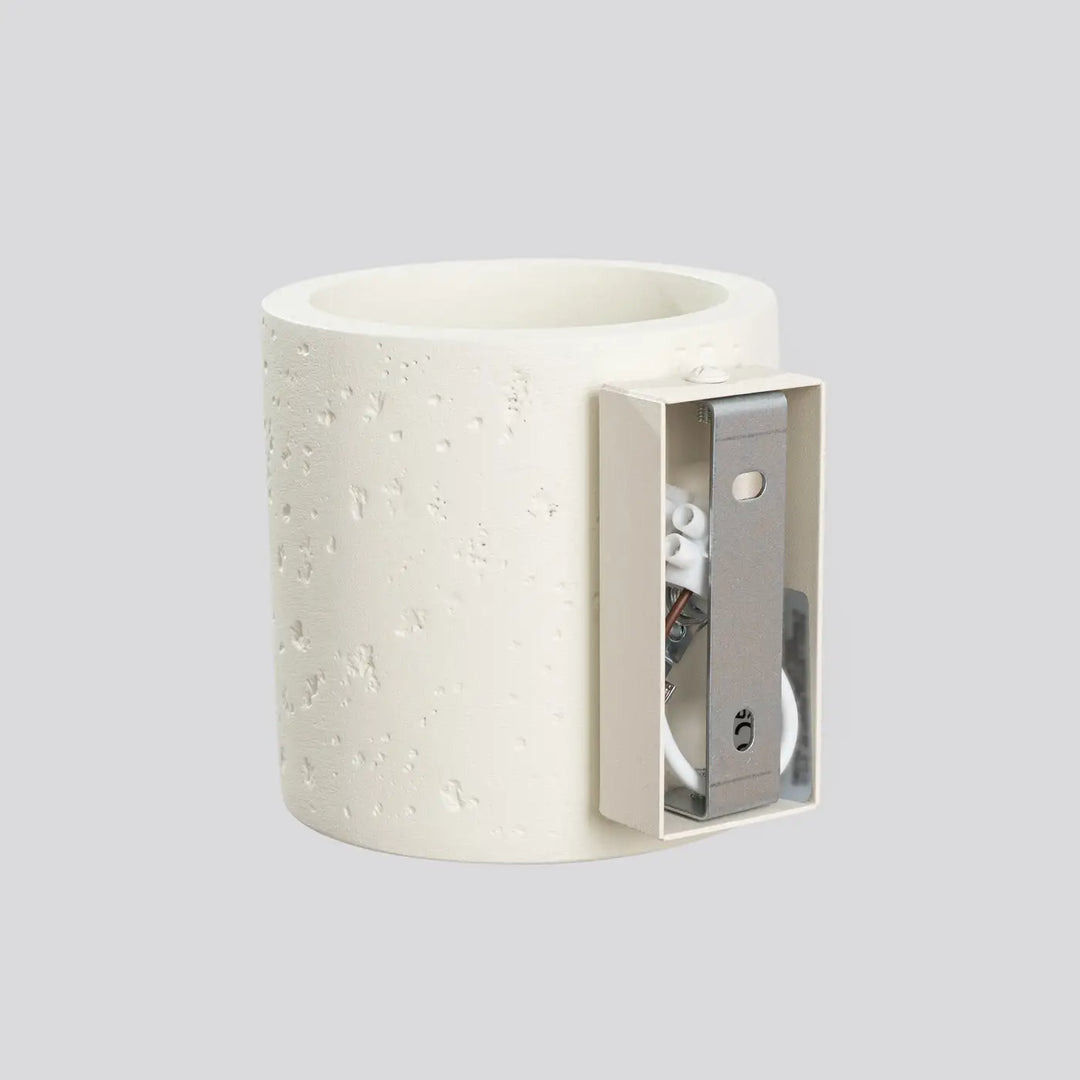 Applique orbis design contemporain en forme originale beige en béton texturé avec fixation métallique élégante