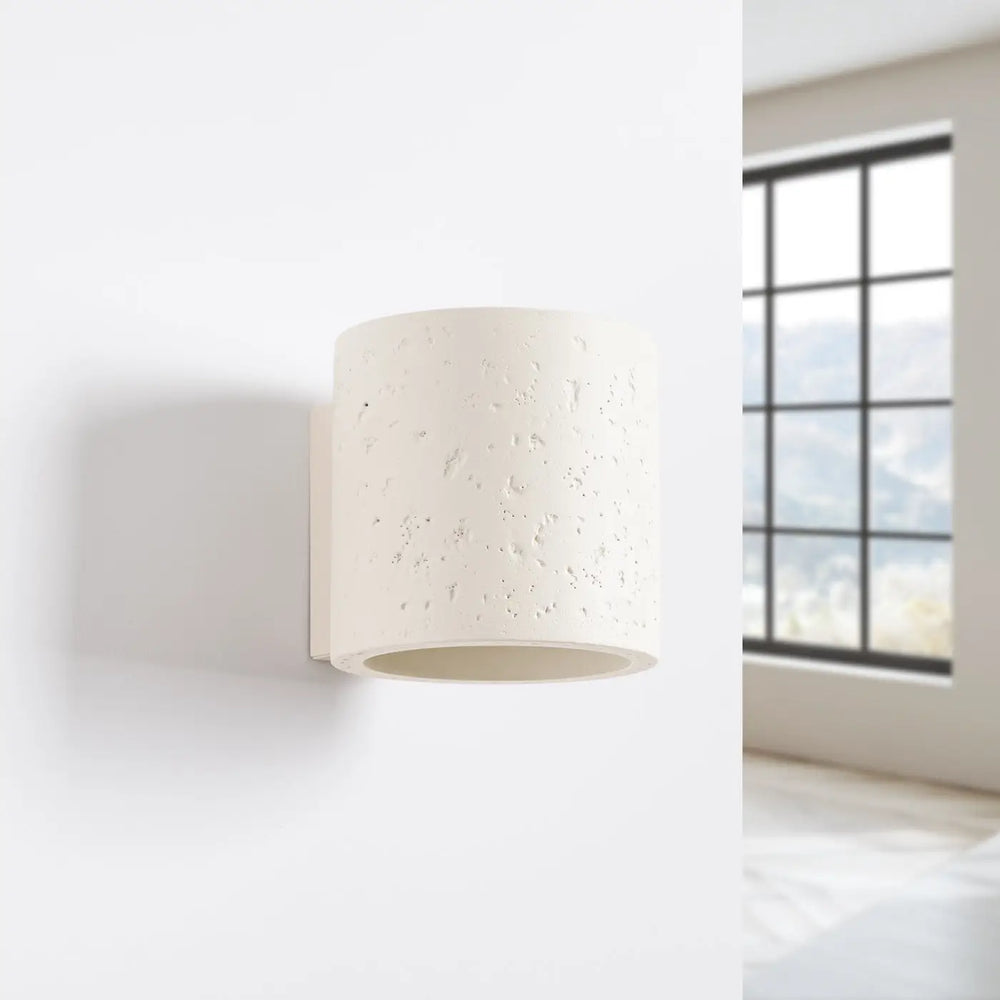 Applique orbis murale cylindrique blanche design contemporain avec finition béton texturée effet pierre beige