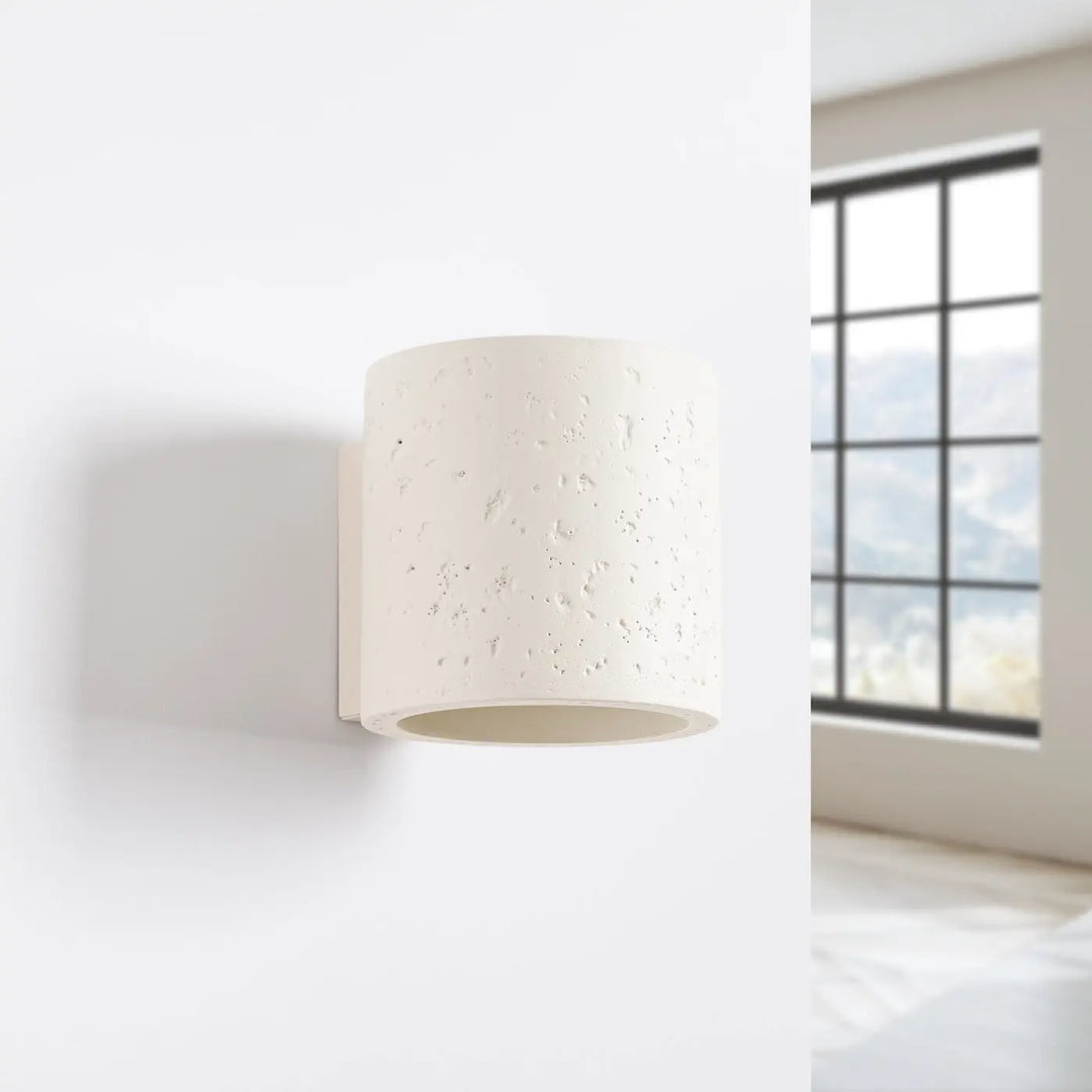 Applique orbis murale cylindrique blanche design contemporain avec finition béton texturée effet pierre beige