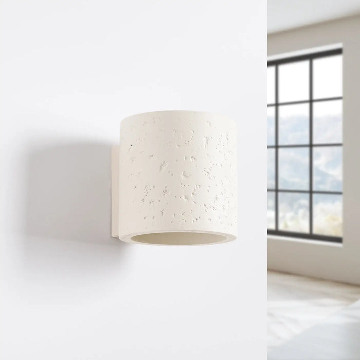 Applique orbis murale cylindrique blanche design contemporain avec finition béton texturée effet pierre beige