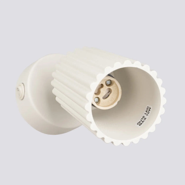 Applique murale avec interrupteur beige en céramique off-white à bord festonné avec douille e27 design minimaliste karbon