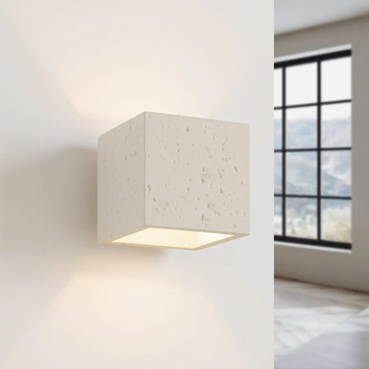 Applique murale quad béton beige en forme originale avec texture en ciment et lumière chaude design contemporain