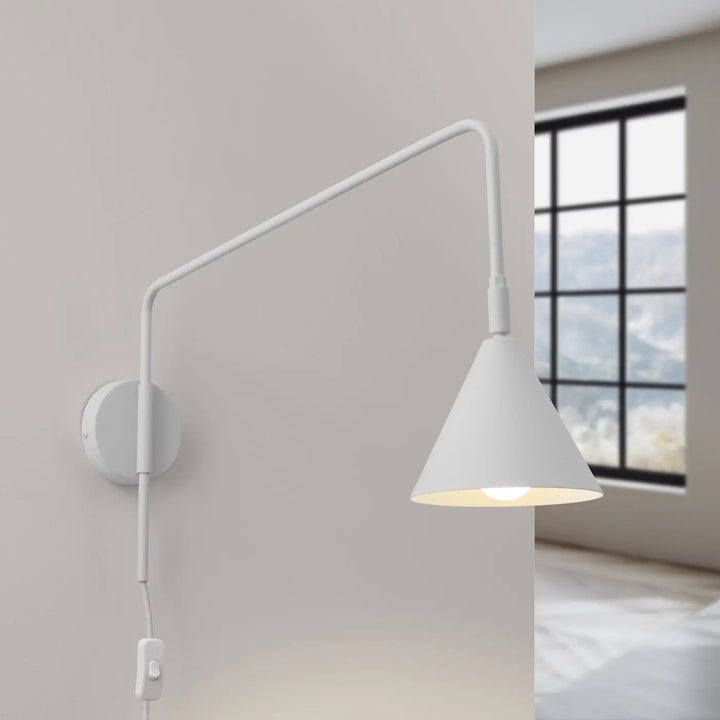 Applique murale nox blanc avec forme exceptionnellement légère et abat-jour géométrique pour un style moderne