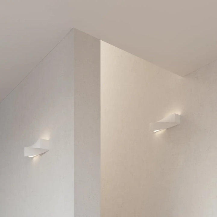 Applique murale en céramique blanche avec design original et anguleux pour lampes sigma minimalistes