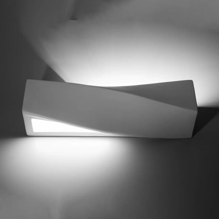 Applique murale en céramique blanche avec design originales et éclairage doux lampe sigma moderne