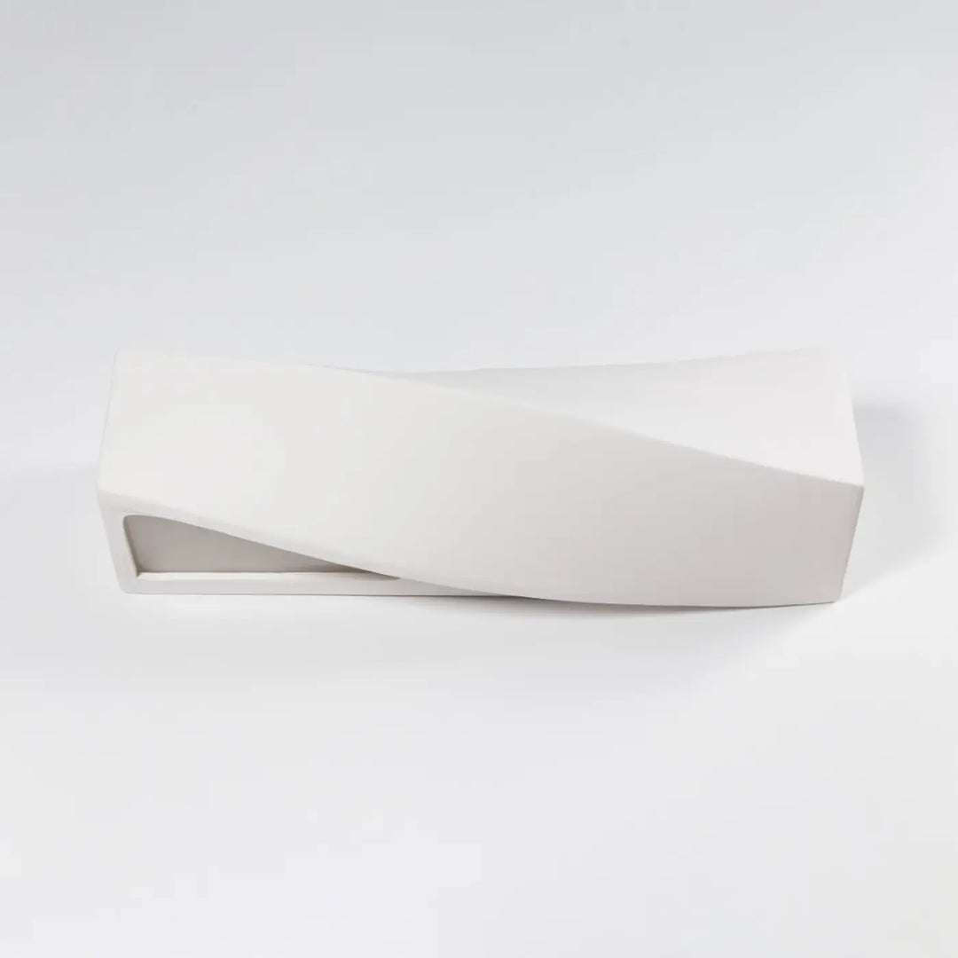 Applique murale en céramique blanche avec design original torsadé par lampes sigma