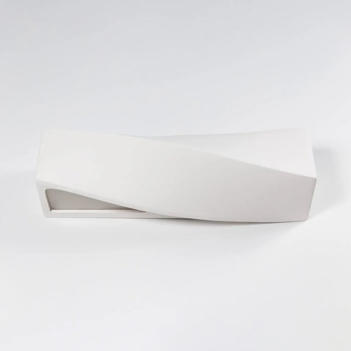 Applique murale en céramique blanche avec design original torsadé par lampes sigma