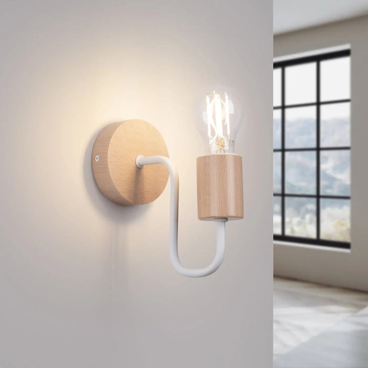 Applique murale lampe timbo avec base en bois naturel et bras en métal blanc pour une proposition moderne