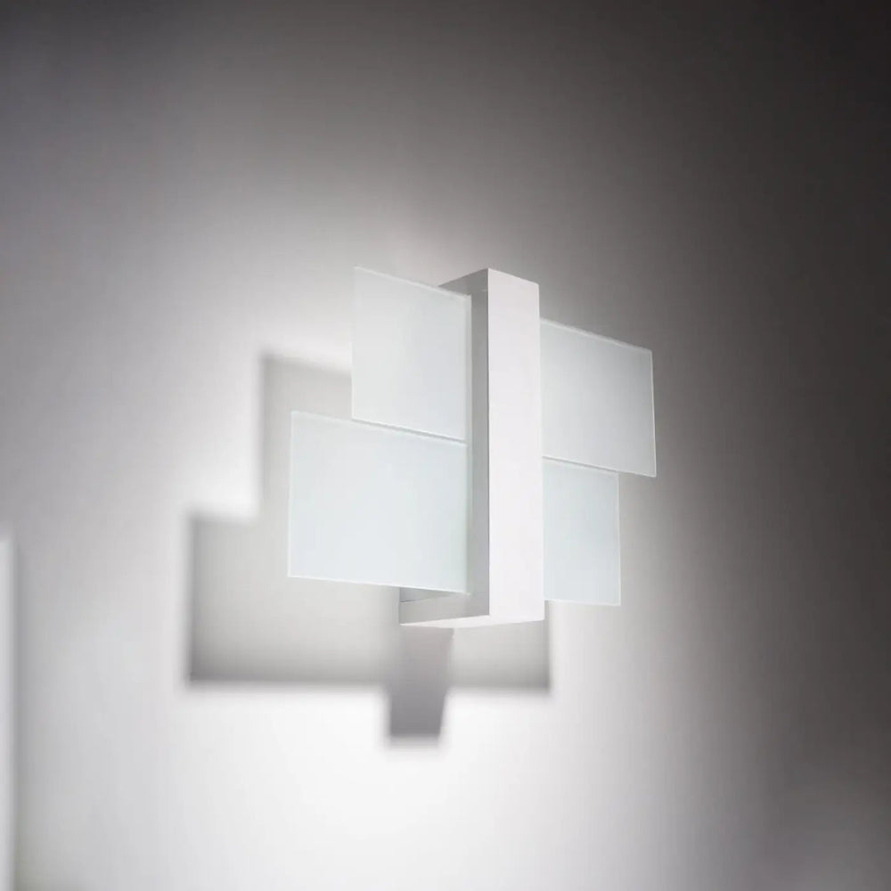 Applique murale feniks 1 blanc avec design intemporel géométrique minimaliste pour une atmosphère unique et lampes surprenantes