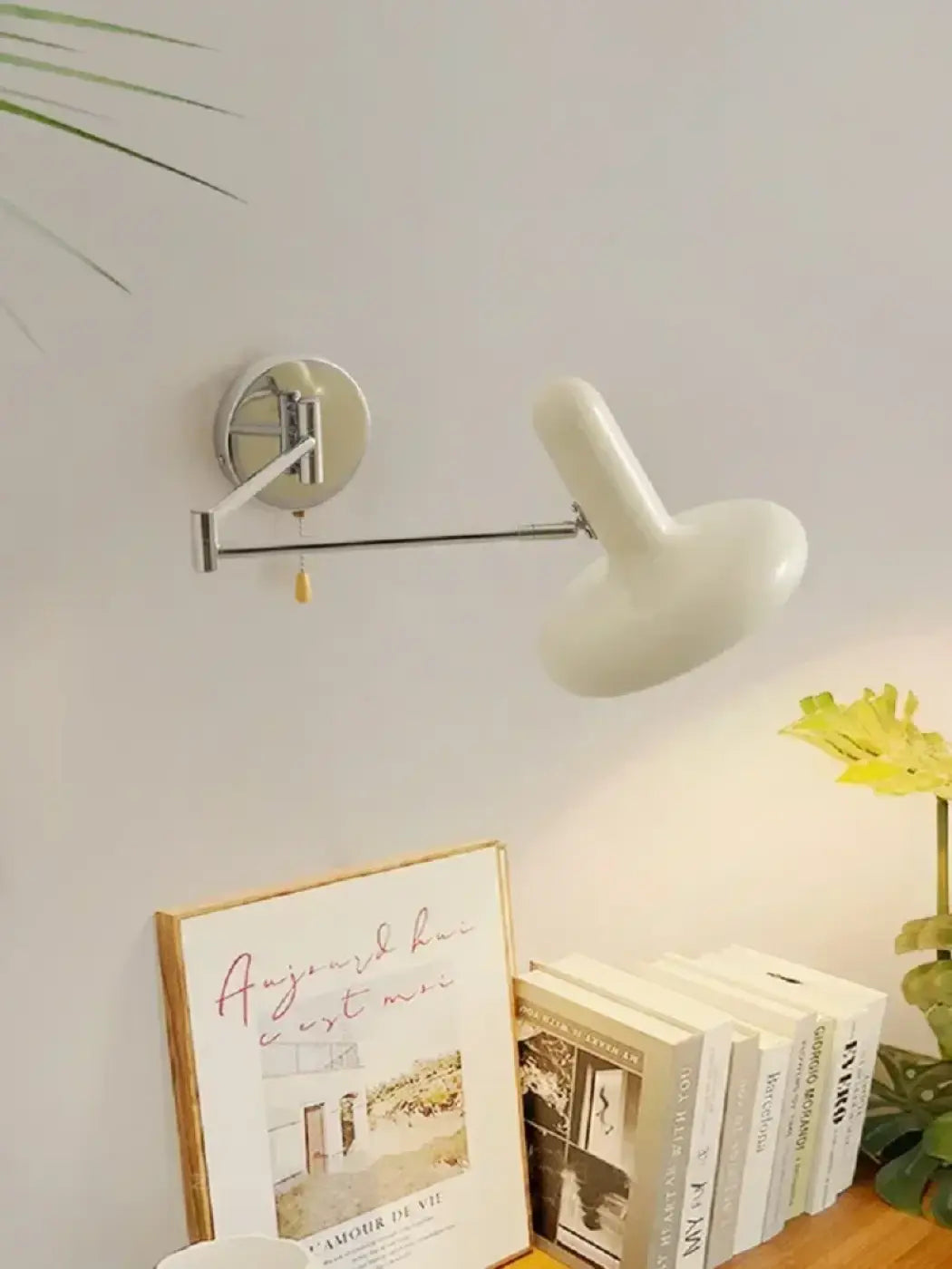 Applique Murale Blanche Avec Bras Articulé De Couleur Argent