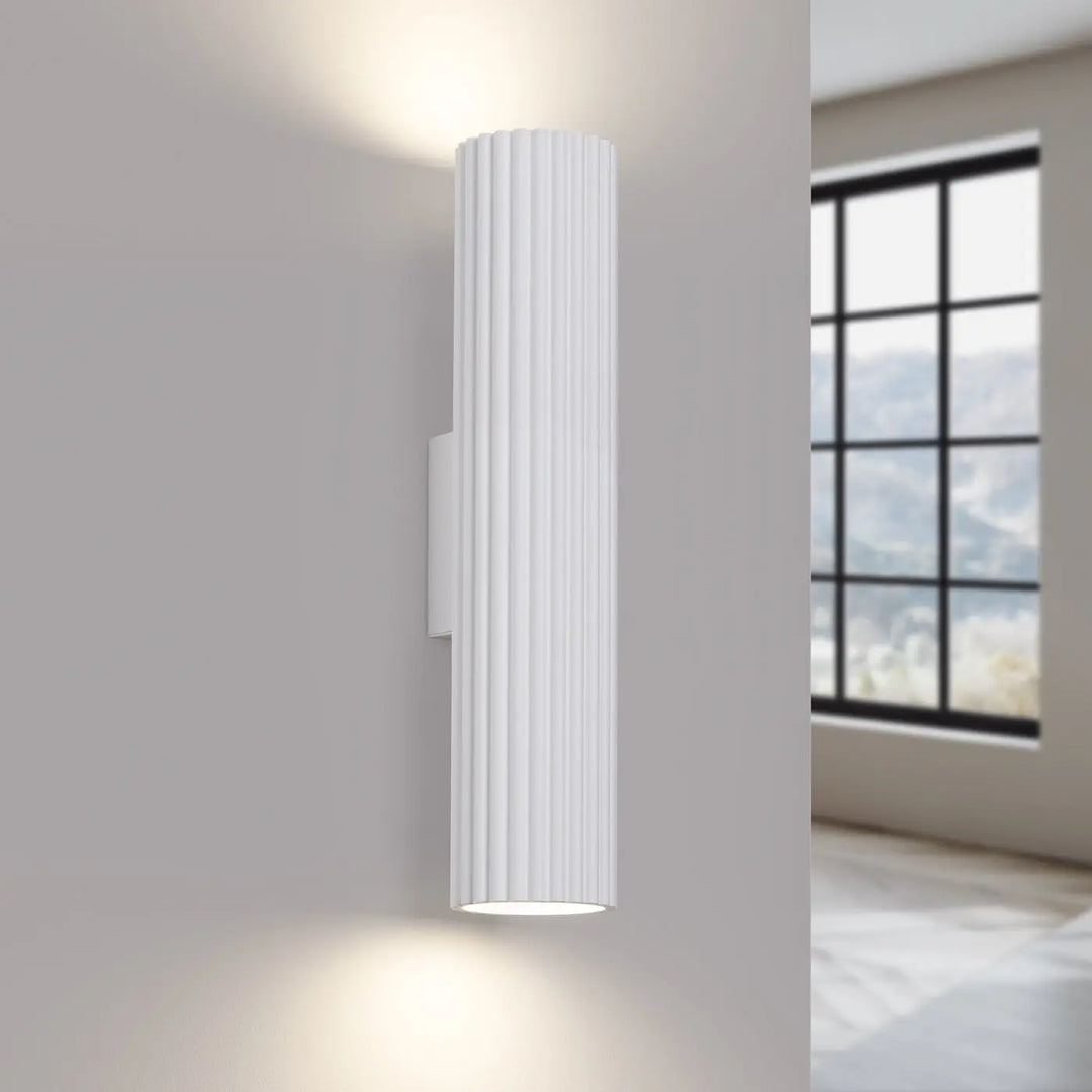 Applique murale karbon 30 blanc en design minimaliste avec ampoules gu10 interchangeables et plafonnier karbon allie style moderne