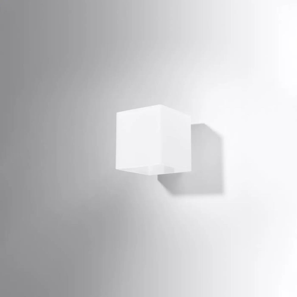 Applique murale moderne cube blanc avec design minimaliste pour une atmosphère unique murale moderne rico