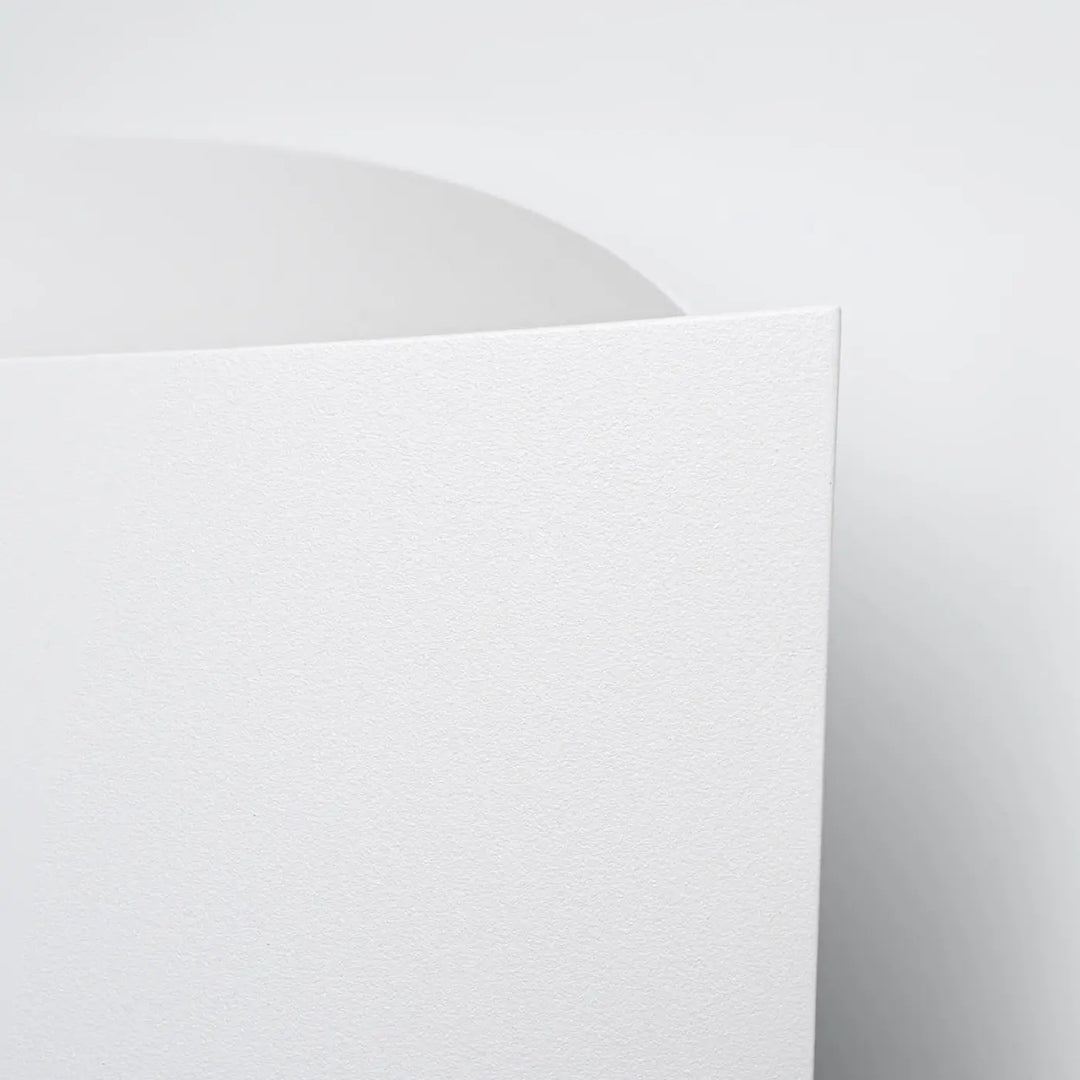 L’applique toni blanc en toile subtilement texturée pour une décoration subtile aux couleurs classiques