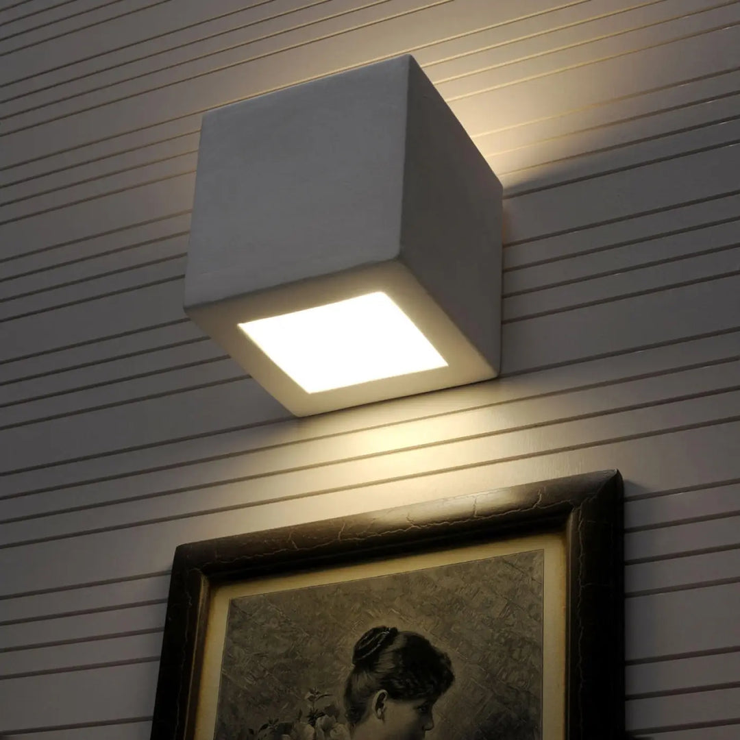 Applique murale céramique leo blanche en forme de cube avec panneau lumineux carré émettant une lumière chaude