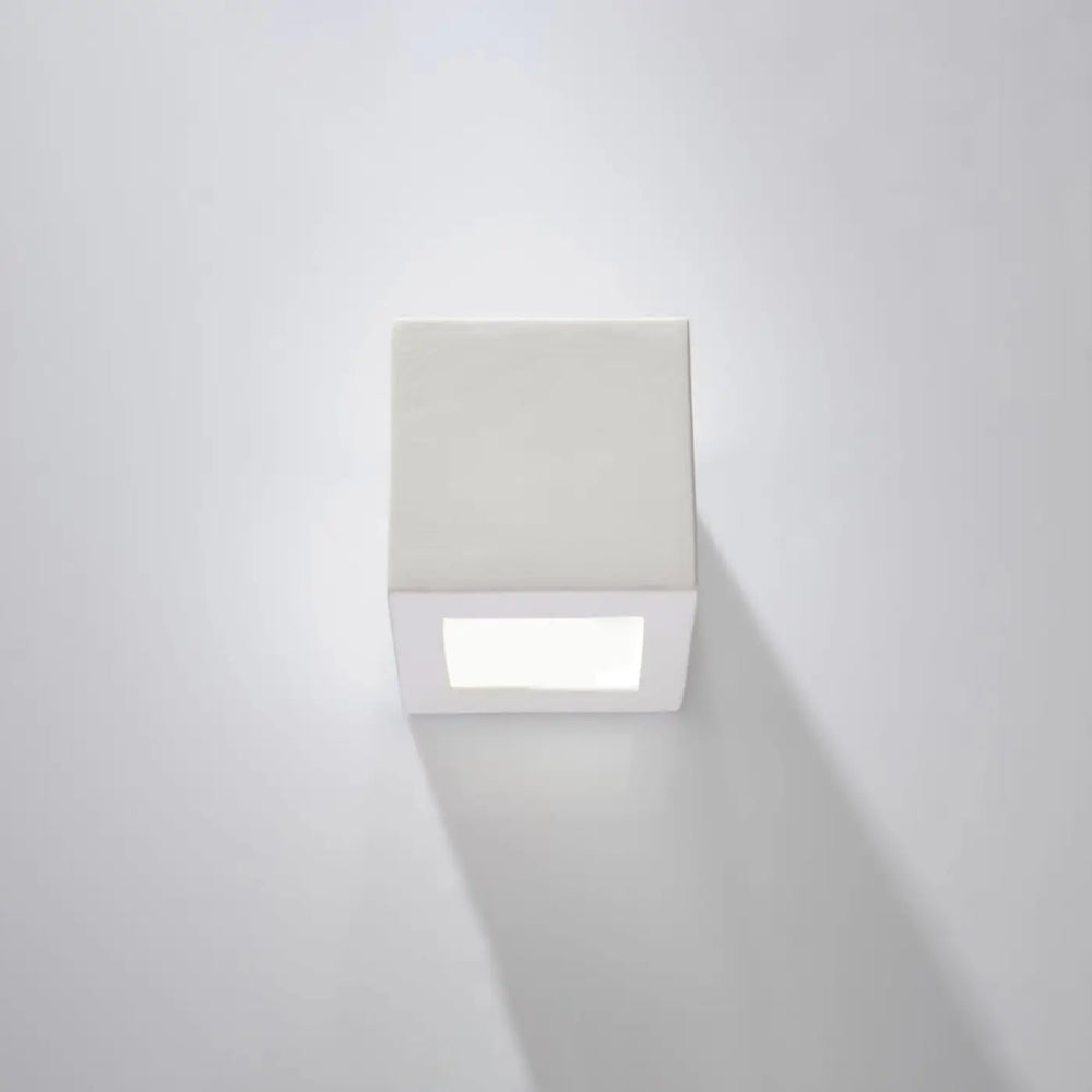 Applique murale céramique leo blanche avec design minimaliste et panneau en verre dépoli moderne
