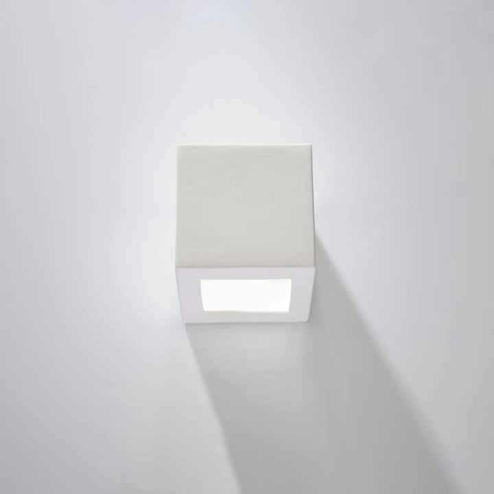 Applique murale céramique leo blanche avec design minimaliste et panneau en verre dépoli moderne