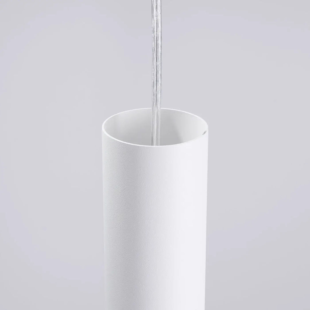 Applique murale lami blanc avec finition originale en cylindre minimaliste offrant un effet visuel unique et découpes décoratives