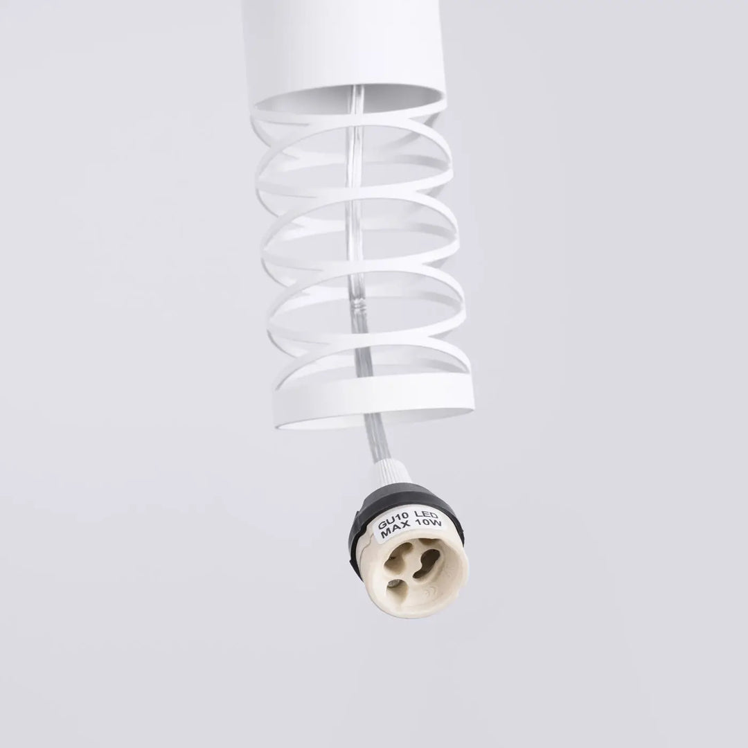 Applique murale lami blanc avec finition originale et découpes décoratives offrant un effet visuel unique