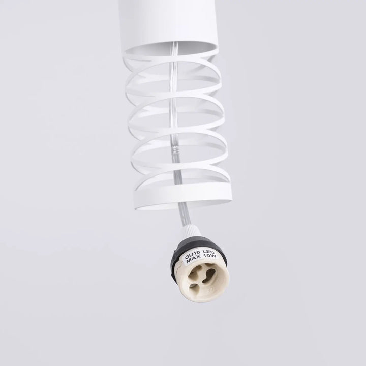 Applique murale lami blanc avec finition originale et découpes décoratives offrant un effet visuel unique