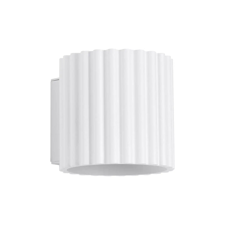 Applique murale aura blanc en céramique avec design moderne et forme unique inspirée flûtée cylindrique