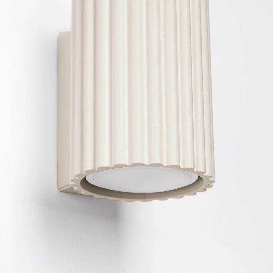 Applique murale karbon 10 beige avec design minimaliste et ampoules gu10 interchangeables pour eclairage elegant