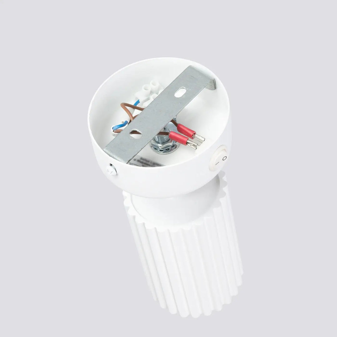 Applique murale avec interrupteur karbon blanc design minimaliste avec base cannelée et ampoules gu10 interchangeables