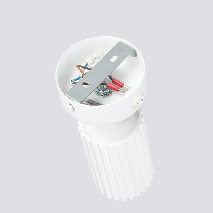 Applique murale avec interrupteur karbon blanc design minimaliste avec base cannelée et ampoules gu10 interchangeables
