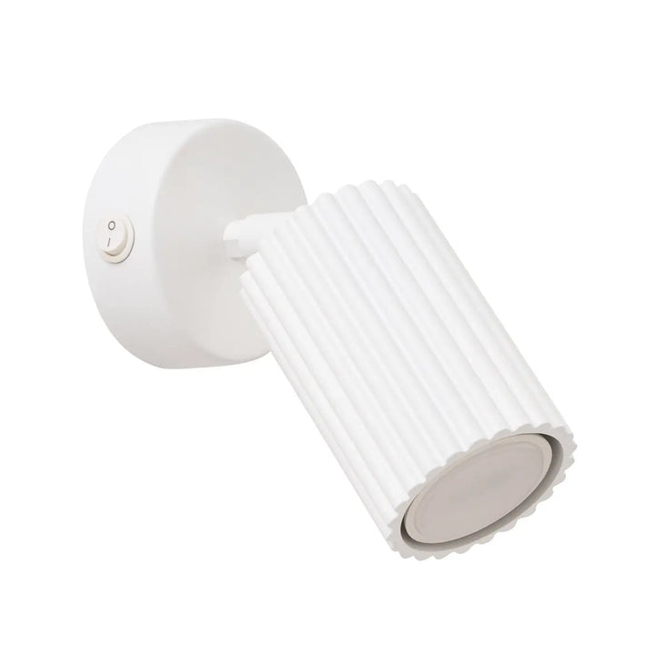 Applique murale blanc avec interrupteur design minimaliste et ampoules gu10 interchangeables modele plafonnier karbon allie