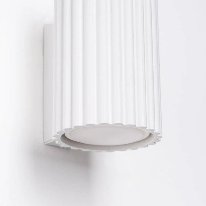 Applique murale karbon 10 blanc avec design minimaliste et ampoules gu10 interchangeables pour un plafonnier karbon allie élégant