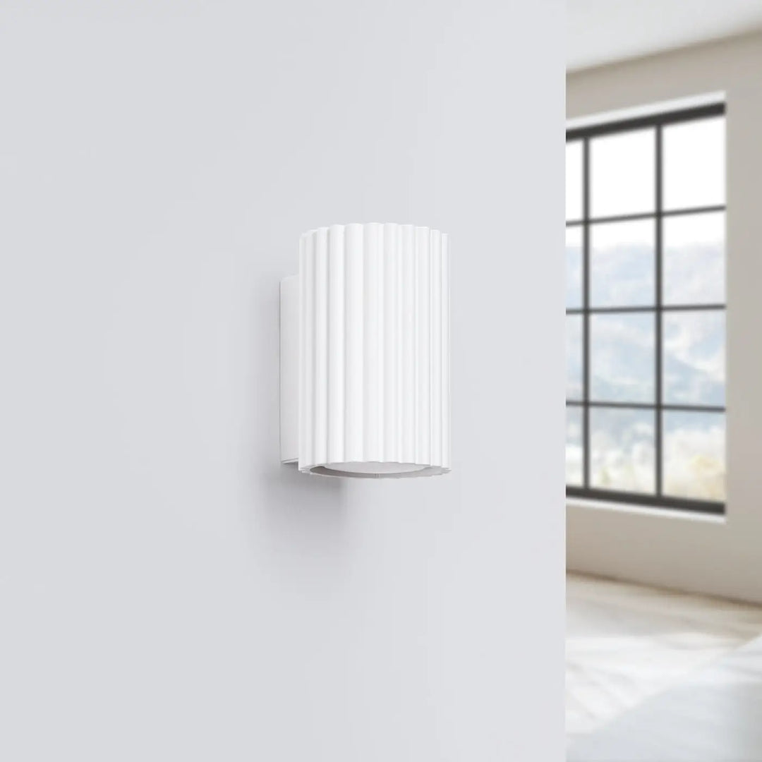 Applique murale karbon 10 blanc avec design minimaliste et ampoules gu10 interchangeables pour plafonnier karbon allie