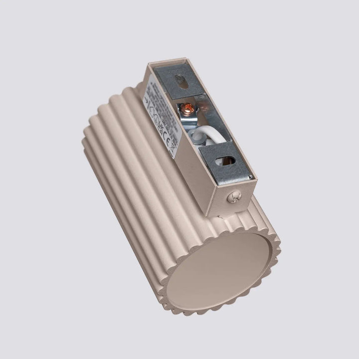 Applique murale karbon 10 taupe avec plafonnier karbon allie design minimaliste et ampoules gu10 interchangeables