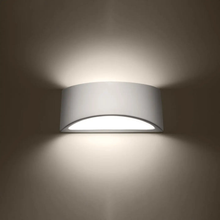 Applique murale vernie vixen blanc brillant avec forme simple pour créer une atmosphère unique et élégante