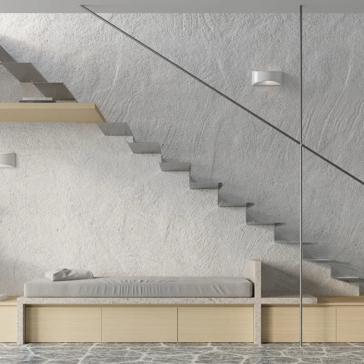 L’applique vixen blanc brillant crée une atmosphère unique avec sa forme simple et design moderne minimaliste en béton