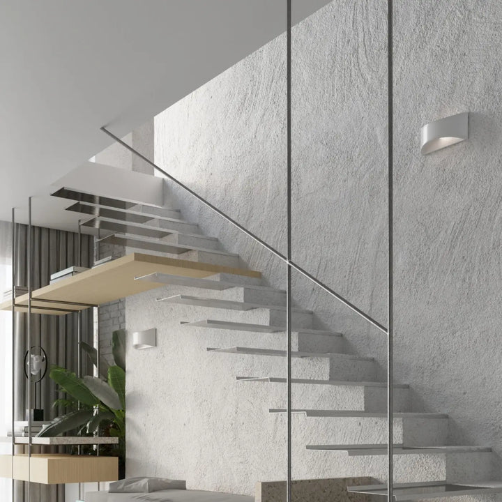 Applique vixen vernie blanc brillant avec finition métallique courbée et led intégrée pour une atmosphère unique et forme simple
