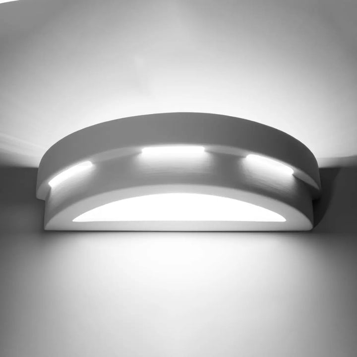 Moderne applique murale helios en céramique blanc avec éclairage intégré cadre moderne et design élégant