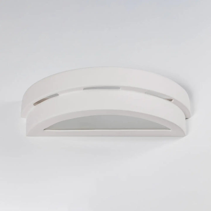 Applique murale helios blanche en céramique avec design moderne et panneau en verre dépoli pour cadre moderne élégante