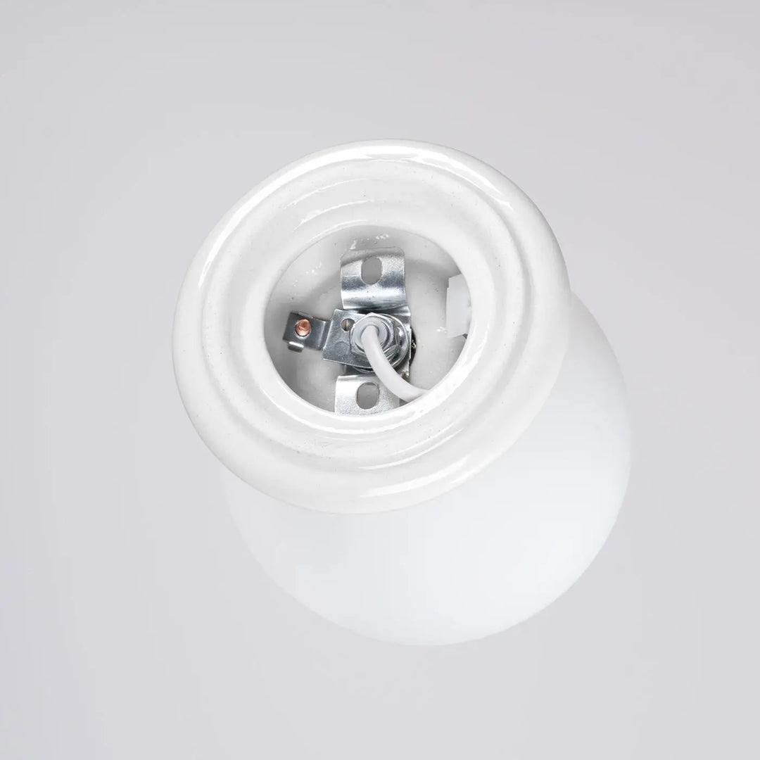 Dos de lampe zori applique murale blanc en céramique avec câblage métallique et borne centrale laiton pour belle décoration et qualités esthétiques
