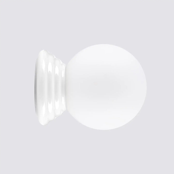 Applique murale zori blanc en verre dépoli avec base cylindrique cannelée offrant belle décoration et qualités esthétiques