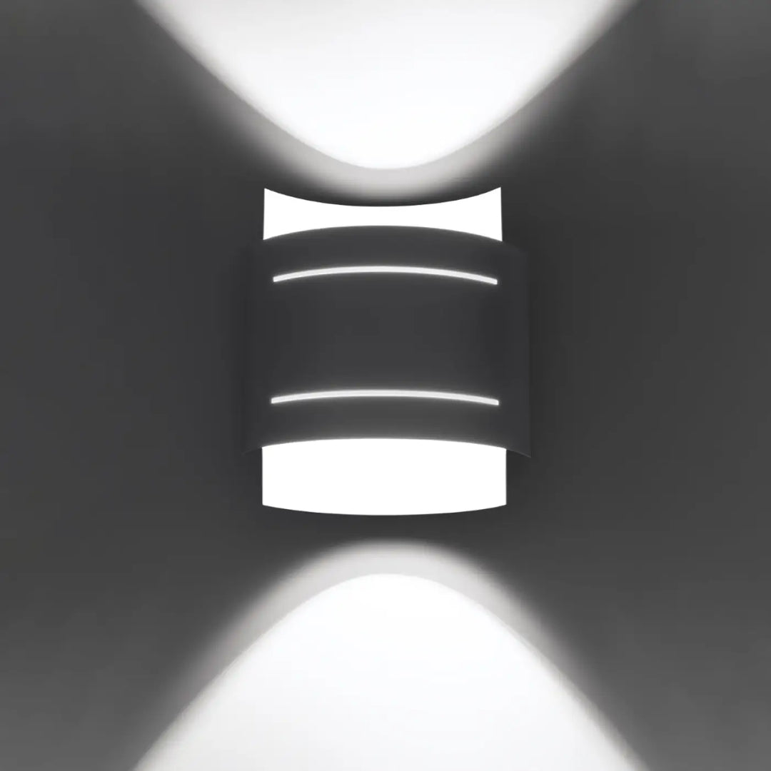 Lampe murale hestia blanche avec design original en led à trois bandes horizontales pour illumination douce